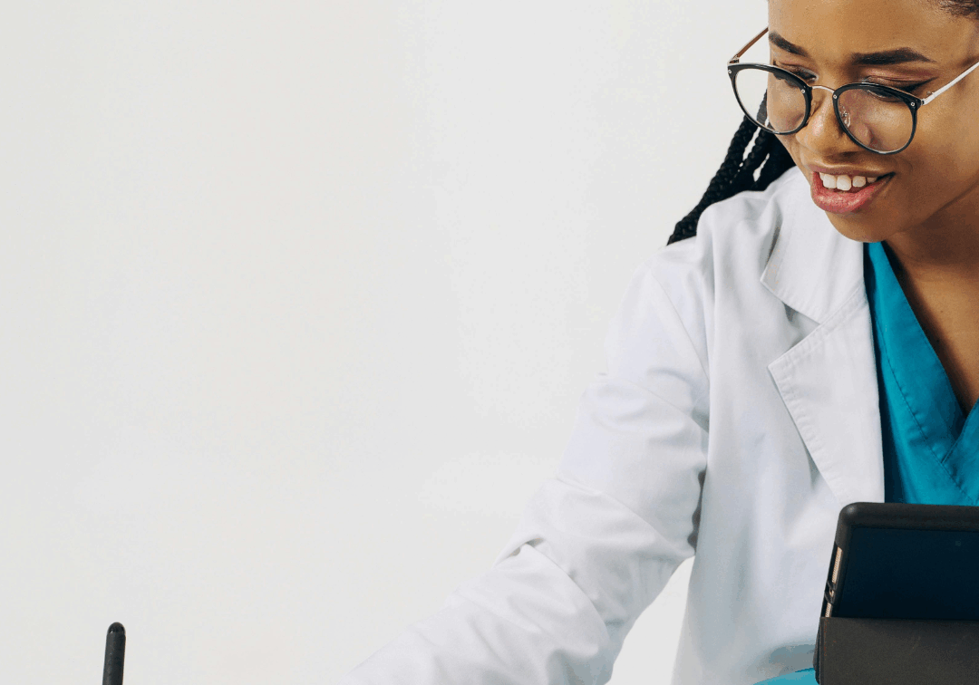 CDI chart reviewer looks at medical record